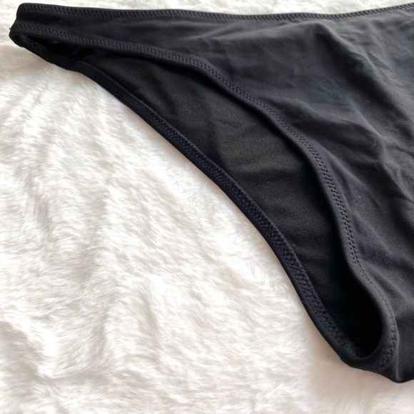 NWOT H&M black low rise bikini bottoms in Size 8 - Picture 3 of 9